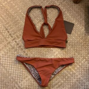 NWT Acacia two piece set in mai tai XS (lovely earth tone)